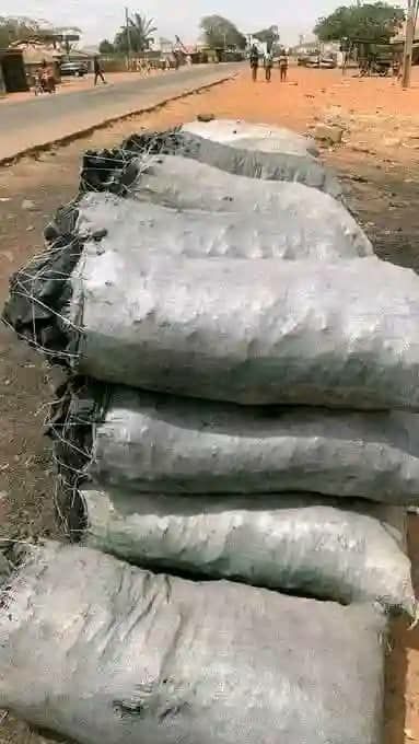 IRON RAW CHARCOAL